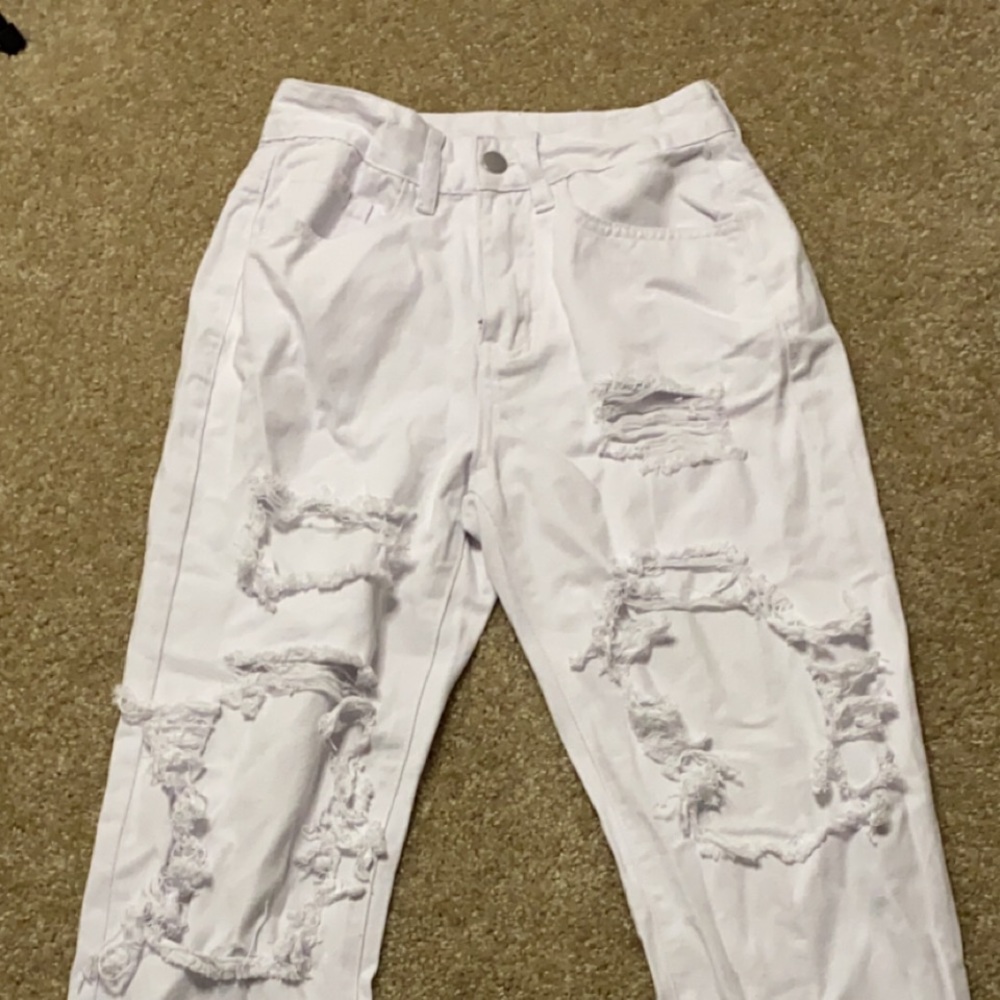 White baggy jeans. Not worn. Brand new